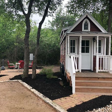 Austin'S Original Tiny Home Hotel/ Oak Forest Exterior photo