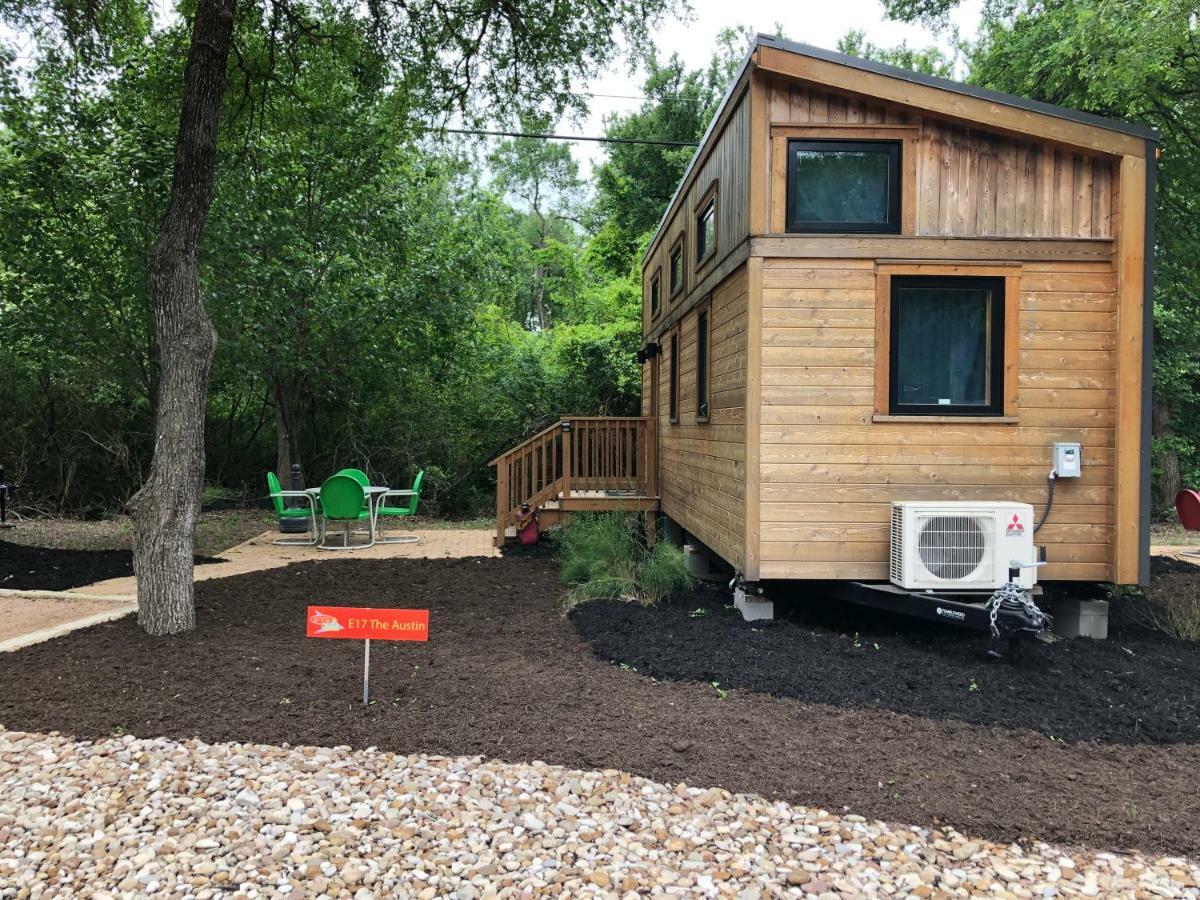 Austin'S Original Tiny Home Hotel/ Oak Forest Exterior photo