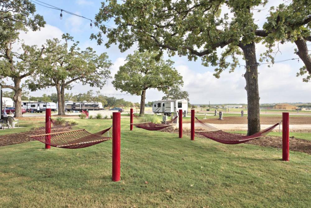 Austin'S Original Tiny Home Hotel/ Oak Forest Exterior photo